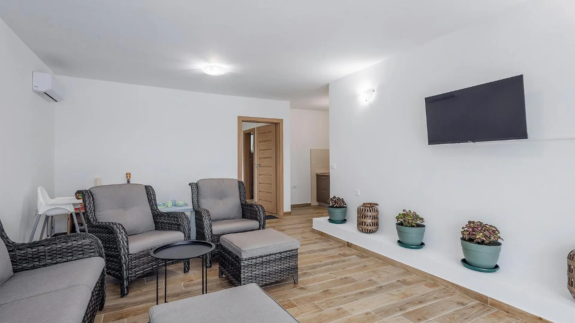 Awesome Home In Vrsi With Outdoor Swimming Pool Croazia
